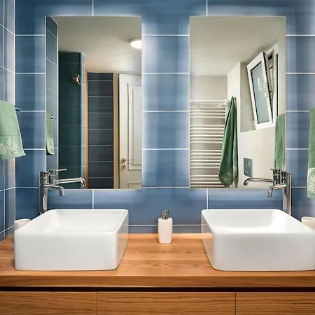Porta Apt. - 2 Bedroom Penthouse + Free Parking! הרקליון