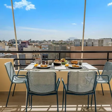 Porta Apt. - 2 Bedroom Penthouse + Free Parking! דירה הרקליון