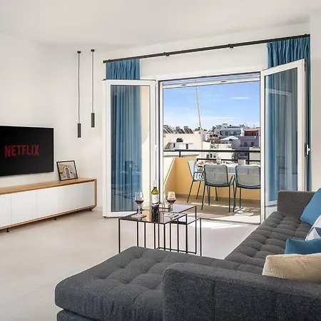 Apartment Porta Apt. - 2 Bedroom Penthouse + Free Parking!