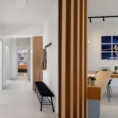 Porta Apt. - 2 Bedroom Penthouse + Free Parking! *
