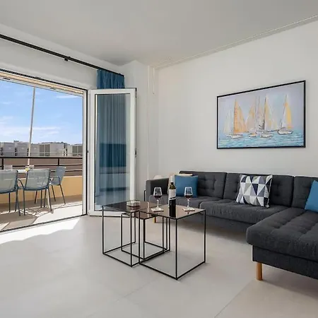 Porta Apt. - 2 Bedroom Penthouse + Free Parking! Apartment *