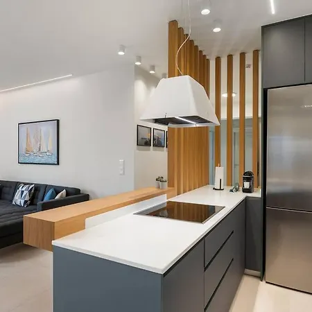 Porta Apt. - 2 Bedroom Penthouse + Free Parking! *